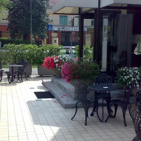 阿里斯顿酒店 酒店