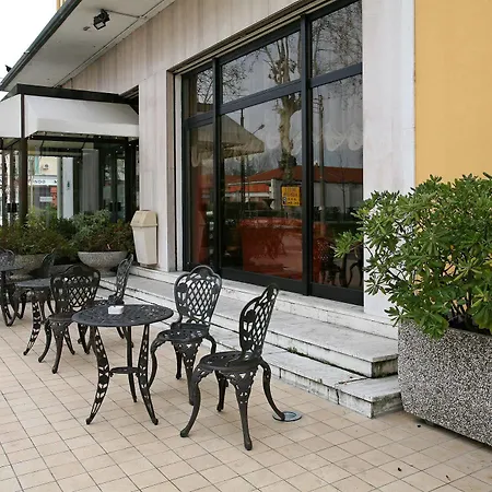 阿里斯顿酒店 3*